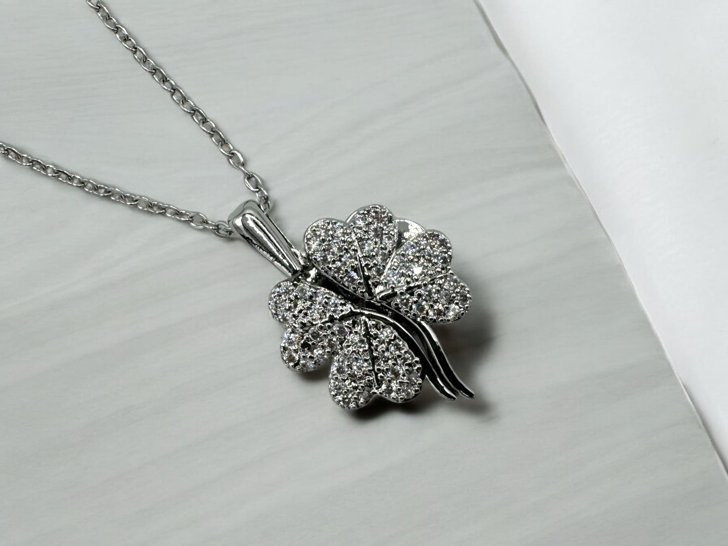 Leaf Openable Necklace