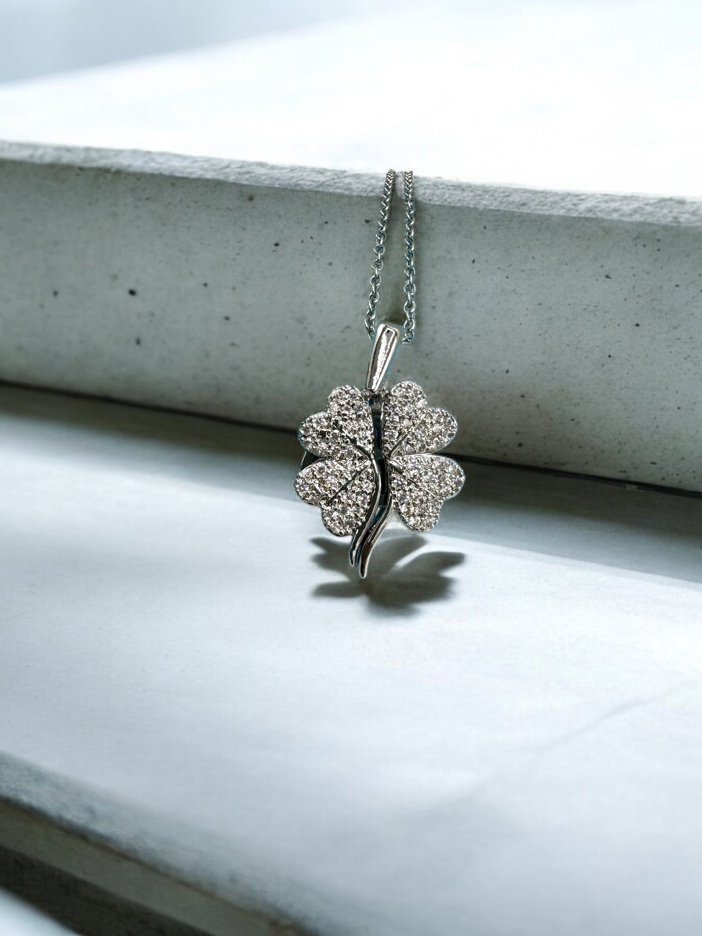 Leaf Openable Necklace